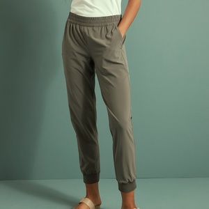NWT Banana Republic Standard Flyweight Jogger